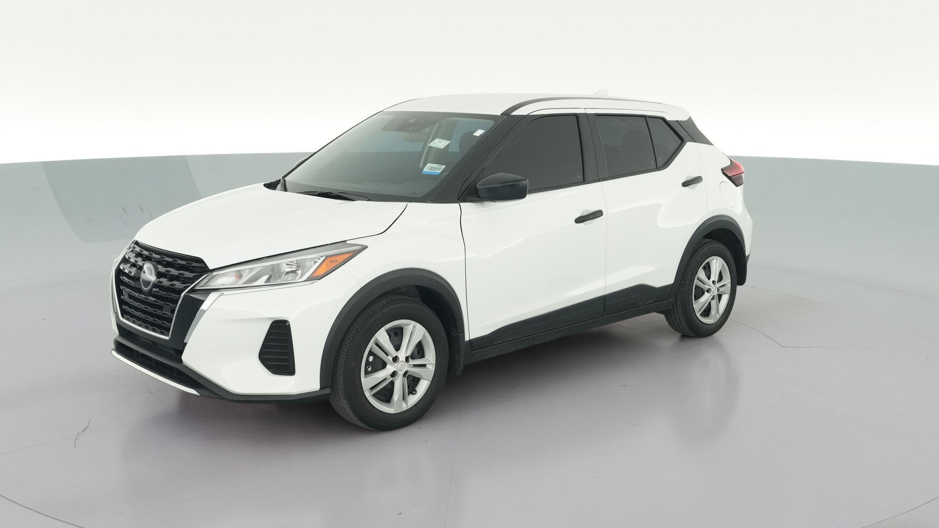 2025 Nissan Kicks Play vehicle photo