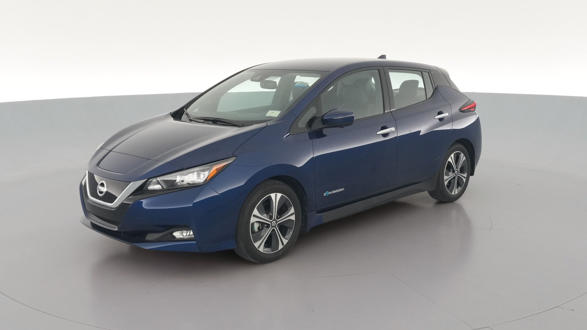 2018 Nissan LEAF vehicle photo