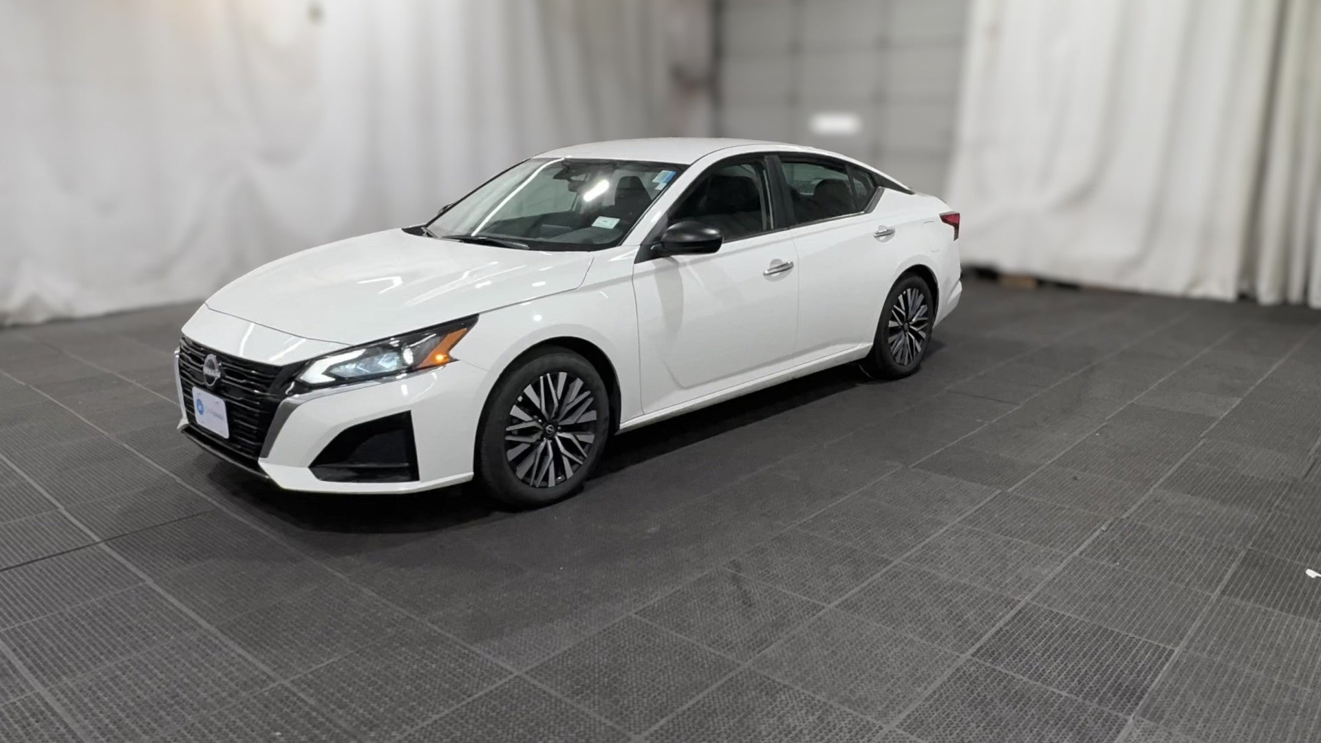 2025 Nissan Altima vehicle photo