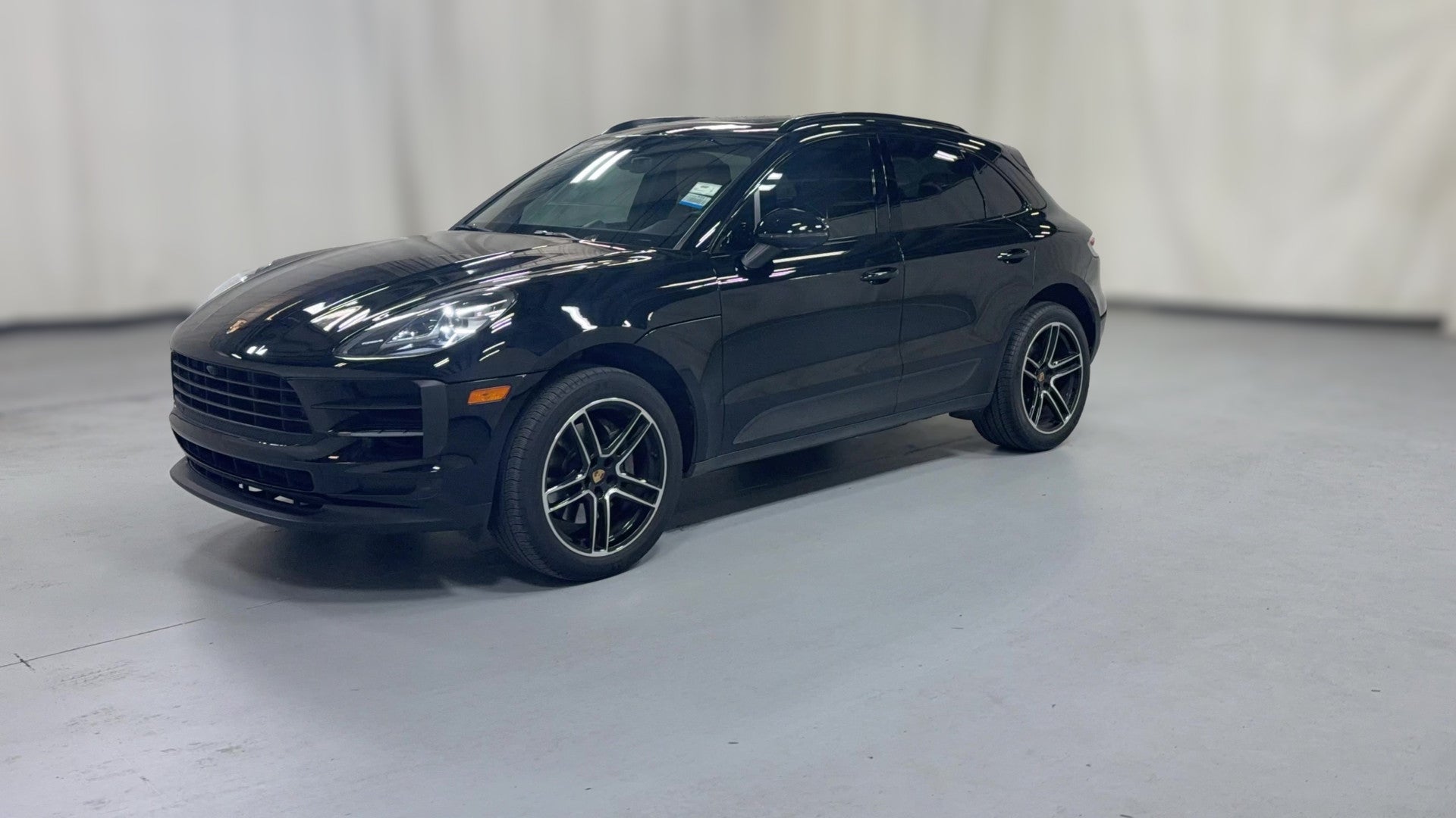 2021 Porsche Macan vehicle photo