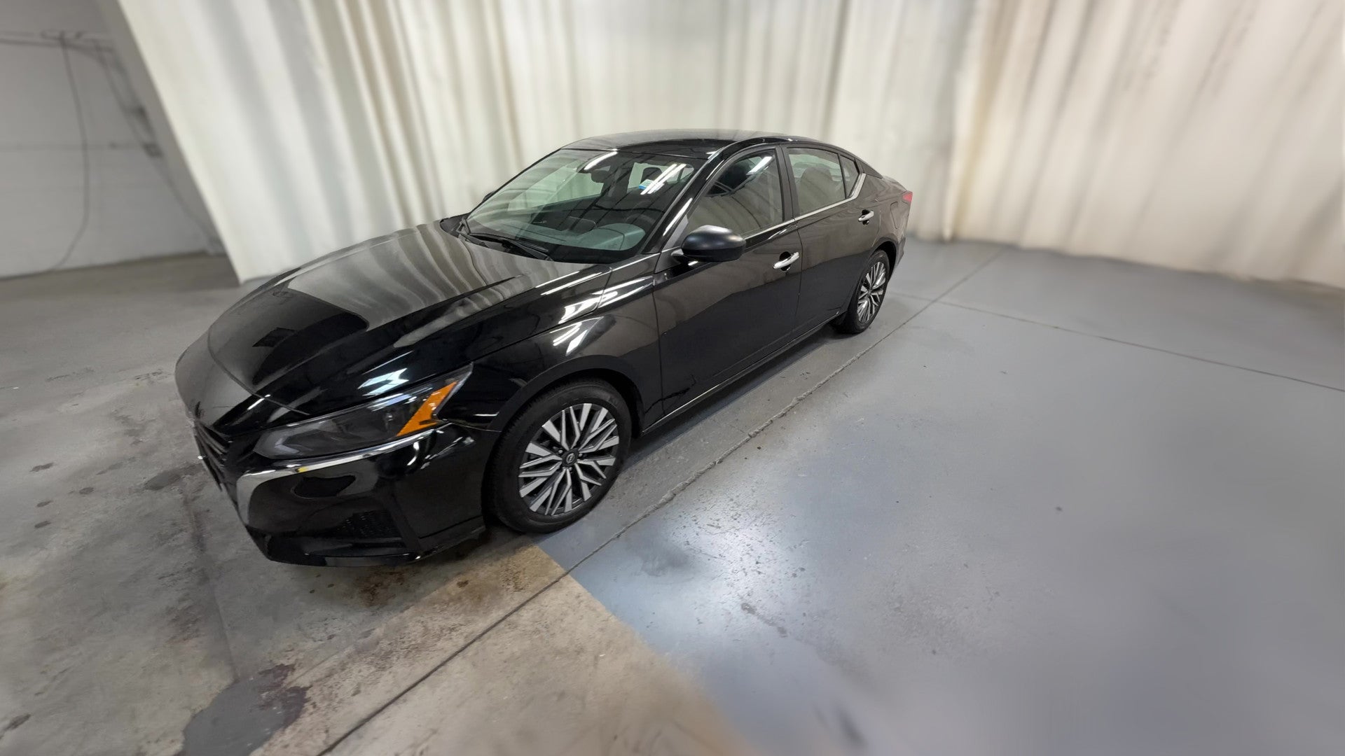 2025 Nissan Altima vehicle photo