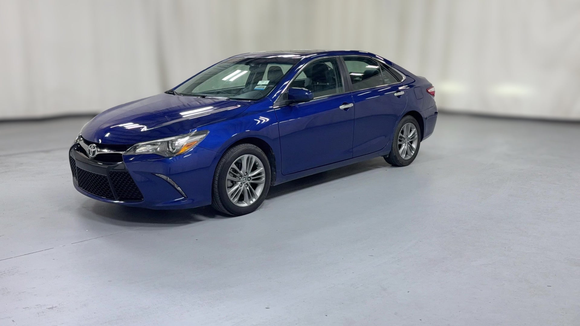 2015 Toyota Camry vehicle photo