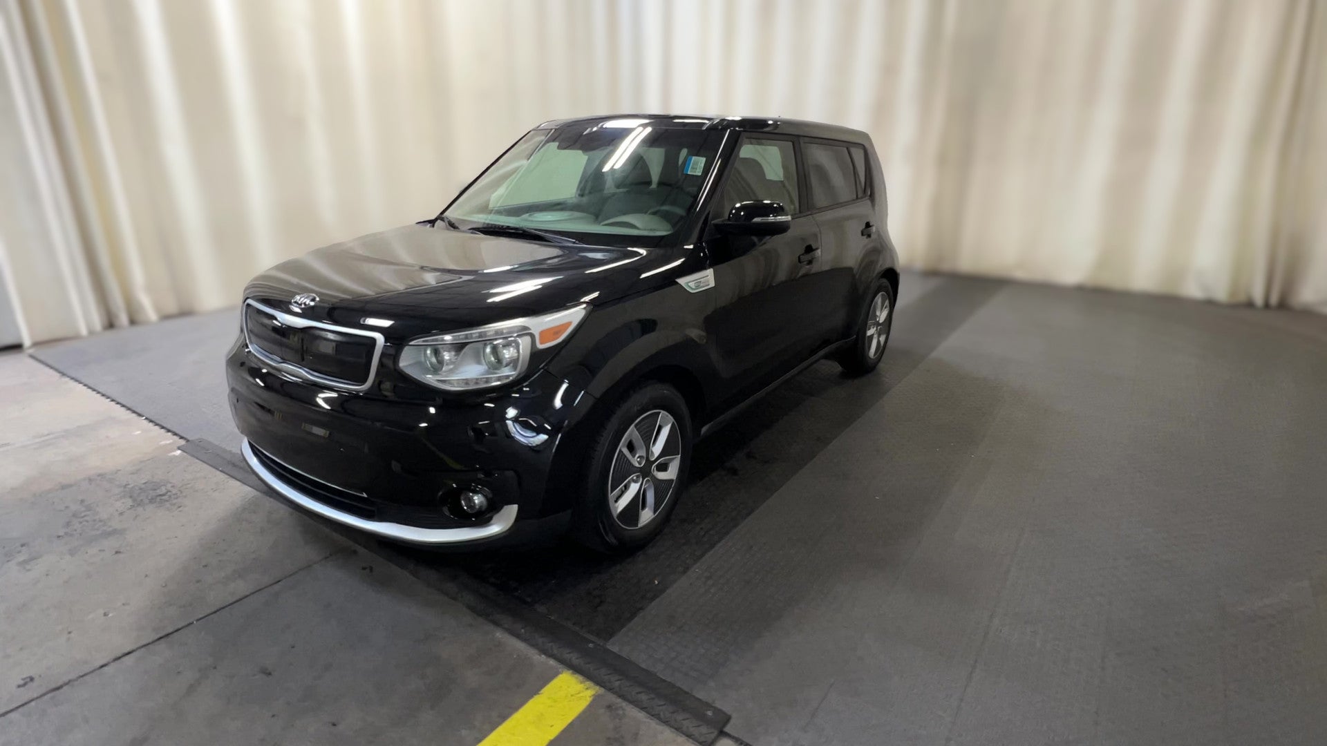 2017 Kia Soul EV vehicle photo