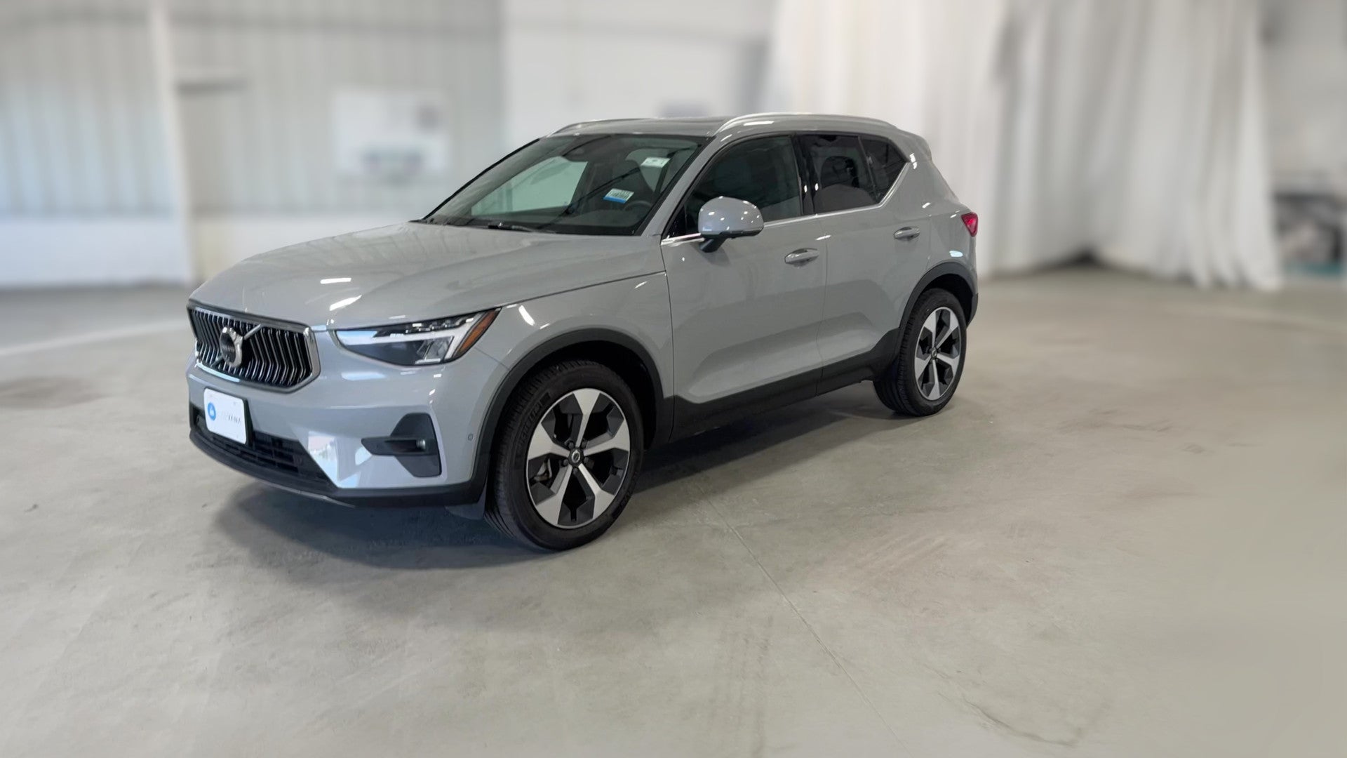 2025 Volvo XC40 vehicle photo