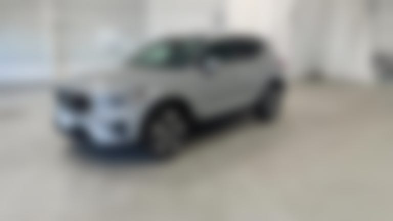 2025 Volvo XC40 vehicle photo