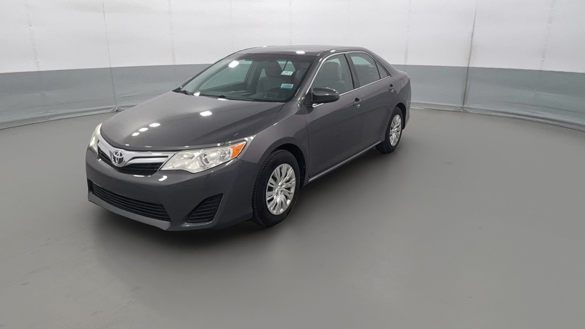 2014 Toyota Camry vehicle photo