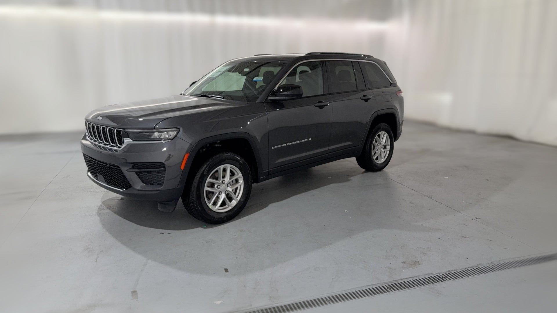2026 Jeep Grand Cherokee vehicle photo