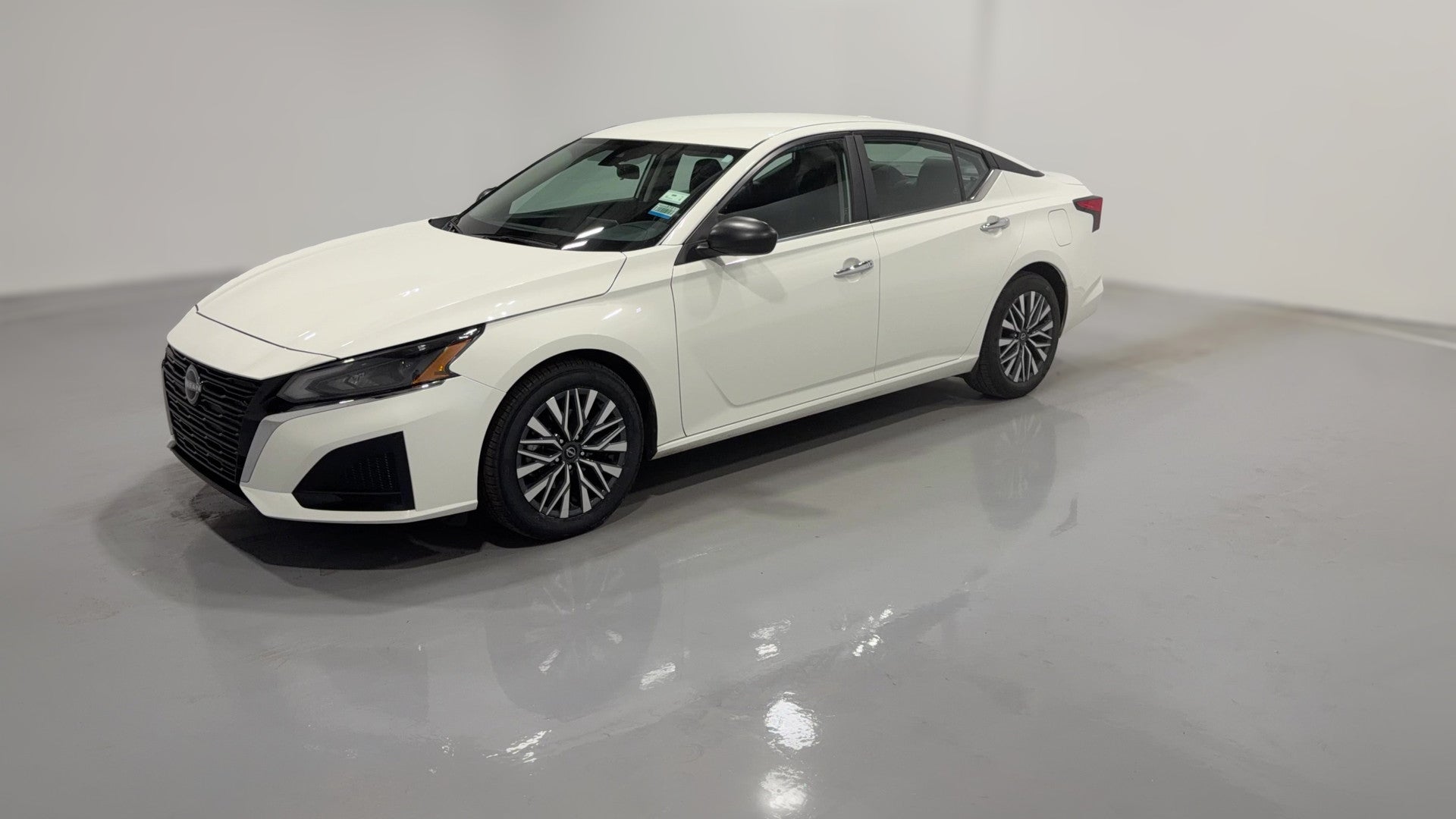 2025 Nissan Altima vehicle photo