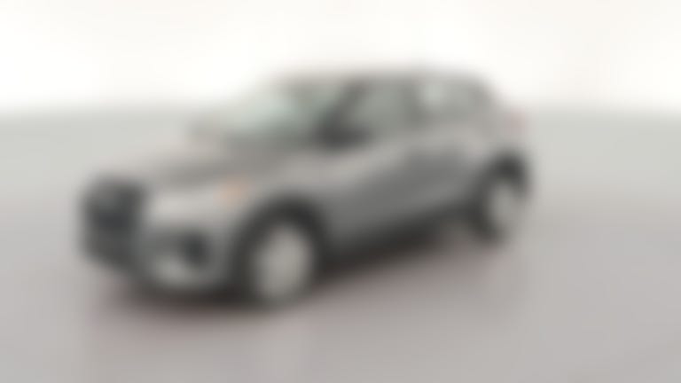 2025 Nissan Kicks Play vehicle photo