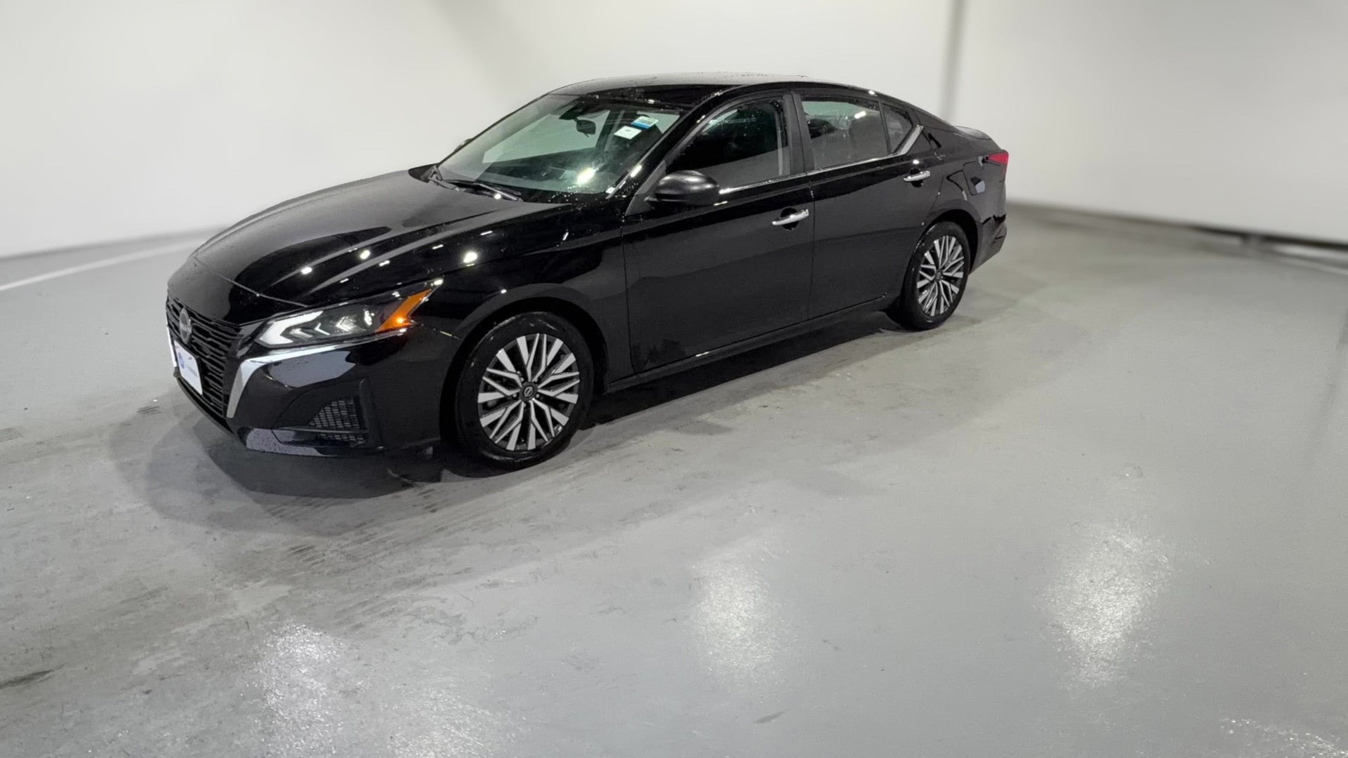 2025 Nissan Altima vehicle photo