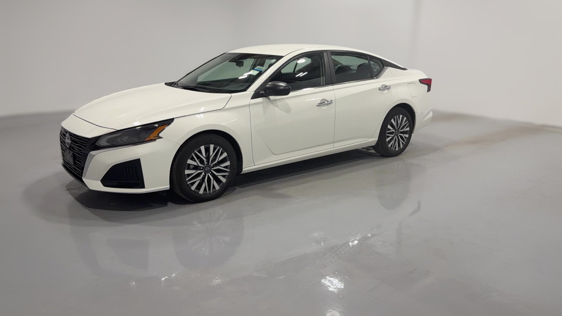 2025 Nissan Altima vehicle photo
