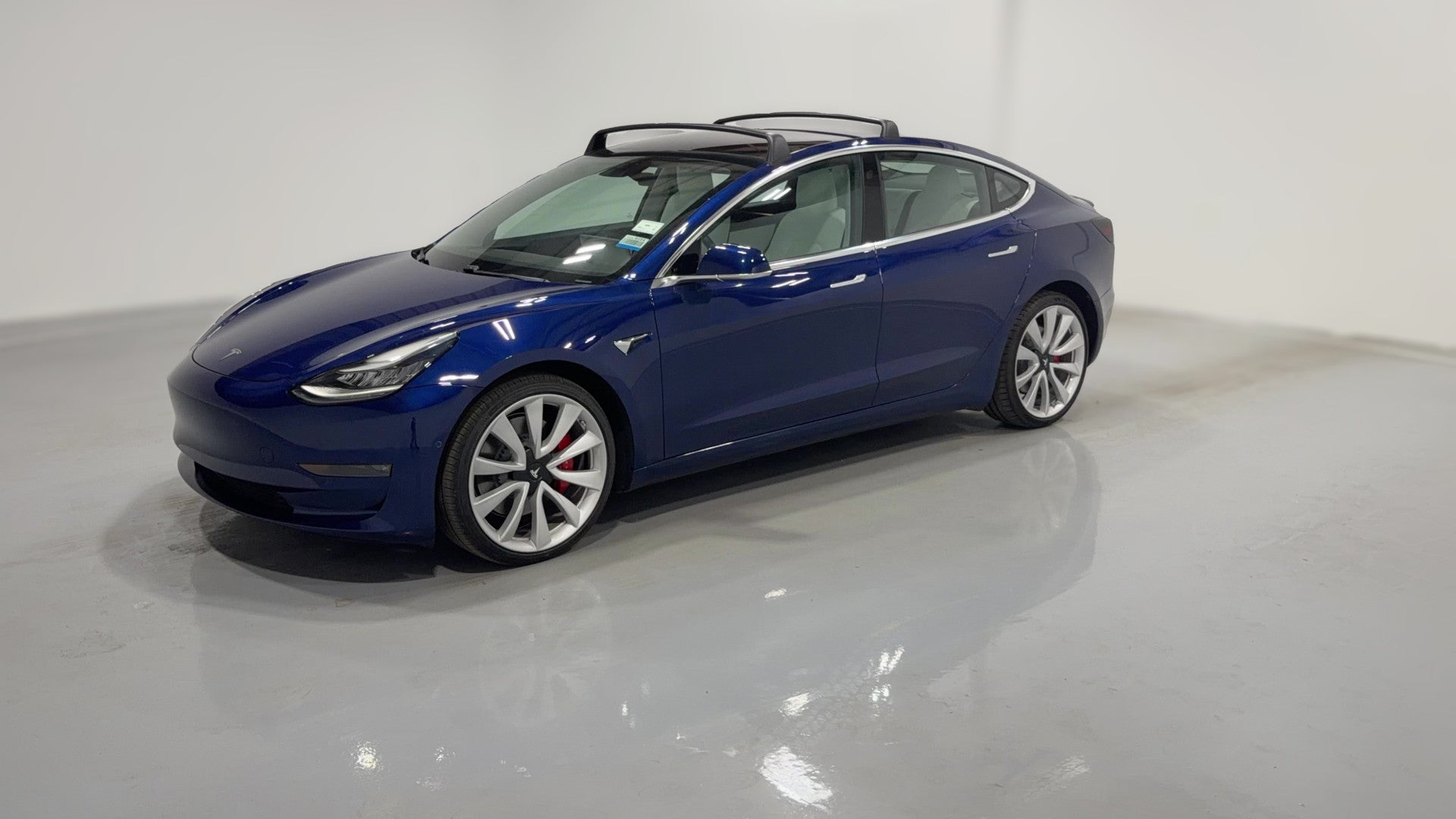 2018 Tesla Model 3 vehicle photo