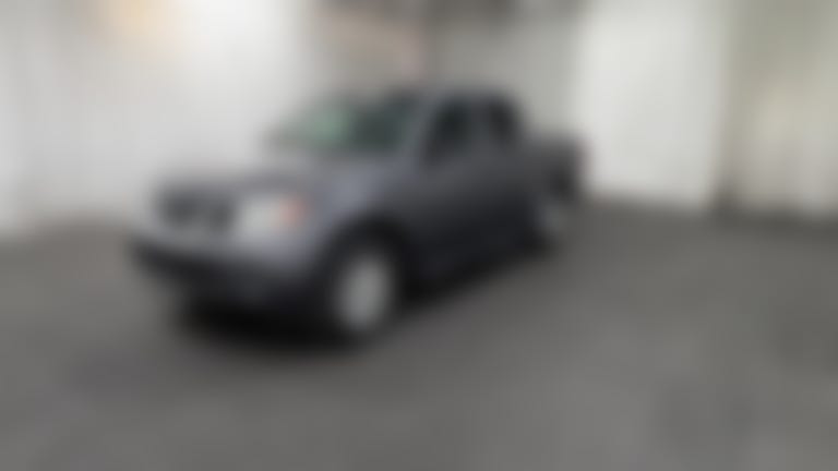 2018 Nissan Frontier Crew Cab vehicle photo