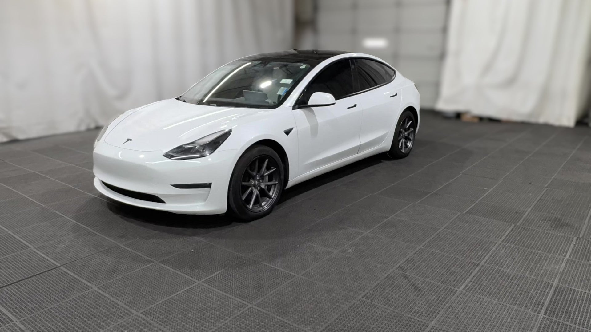 2021 Tesla Model 3 vehicle photo