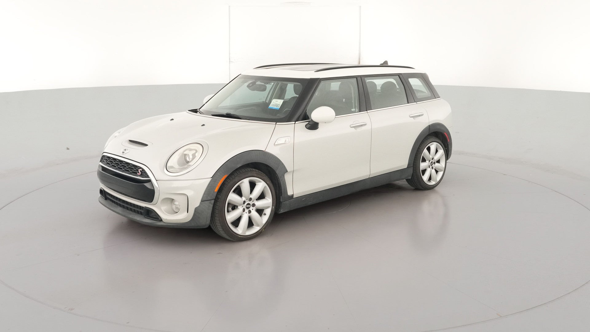 2018 MINI Clubman vehicle photo