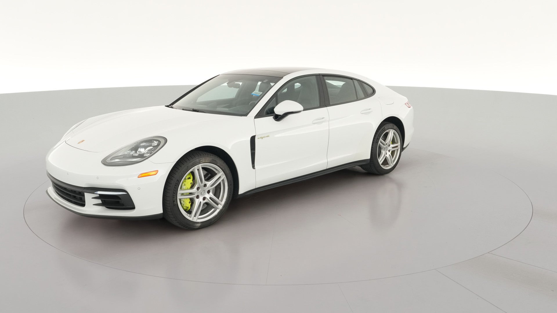 2018 Porsche Panamera vehicle photo