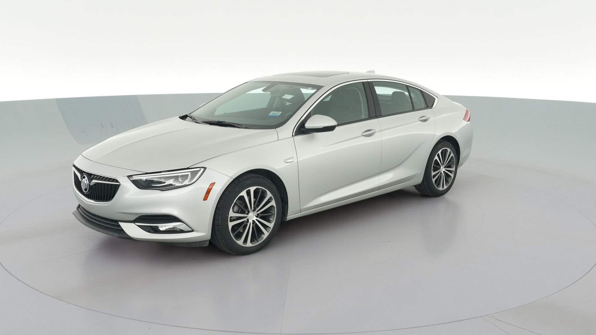 2018 Buick Regal Sportback vehicle photo