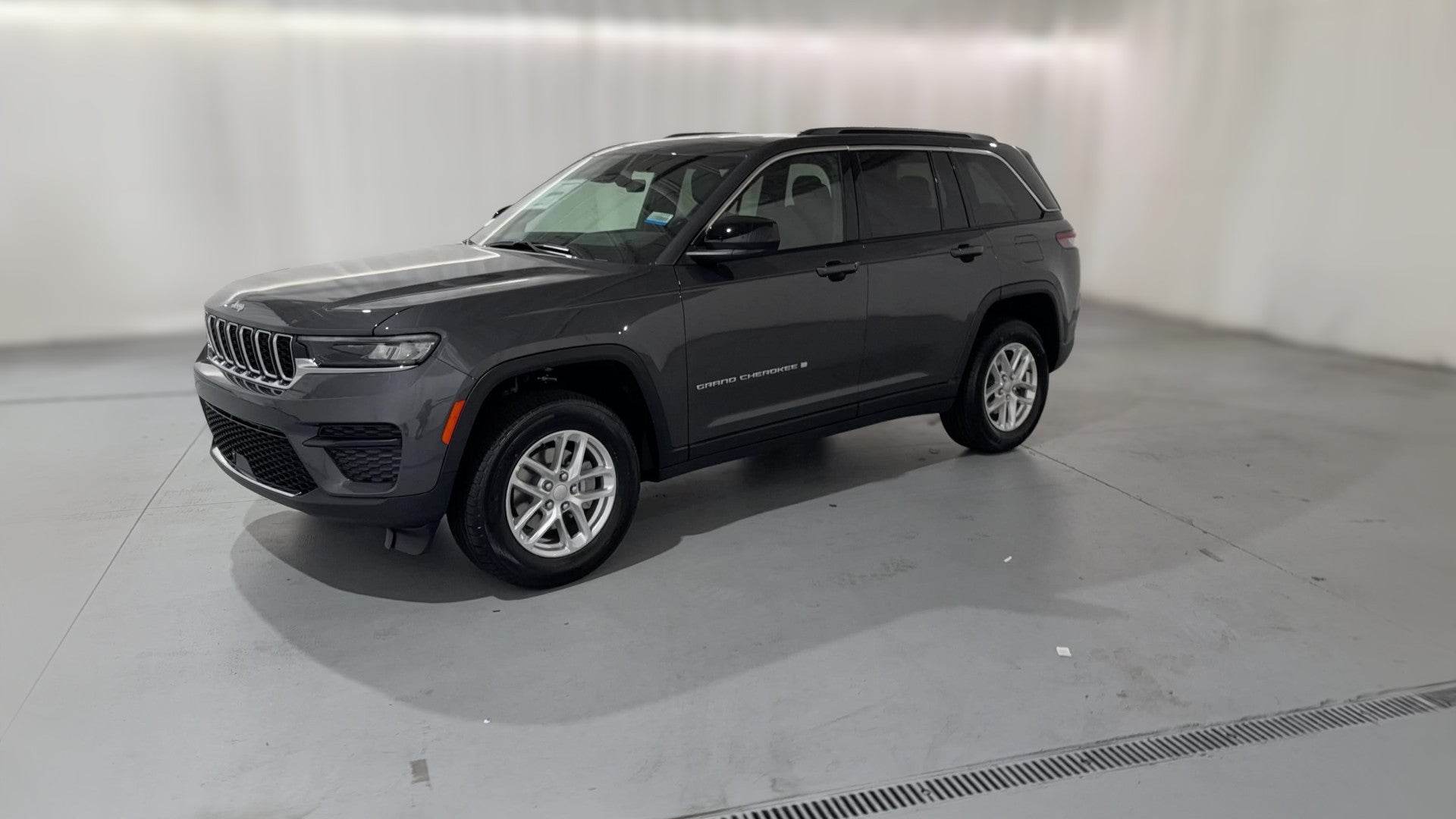 2026 Jeep Grand Cherokee vehicle photo
