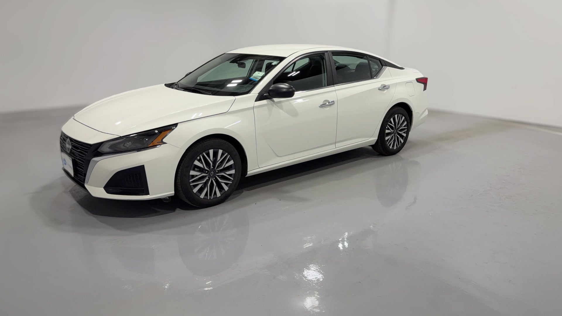 2025 Nissan Altima vehicle photo