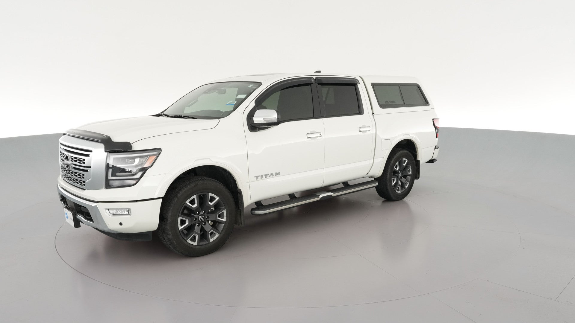 2023 Nissan Titan Crew Cab vehicle photo