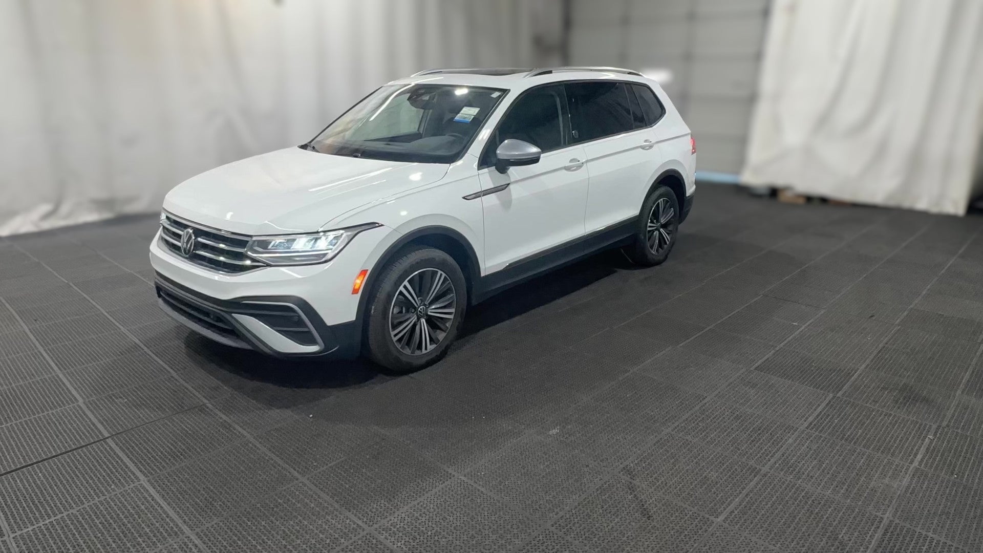 2024 Volkswagen Tiguan vehicle photo