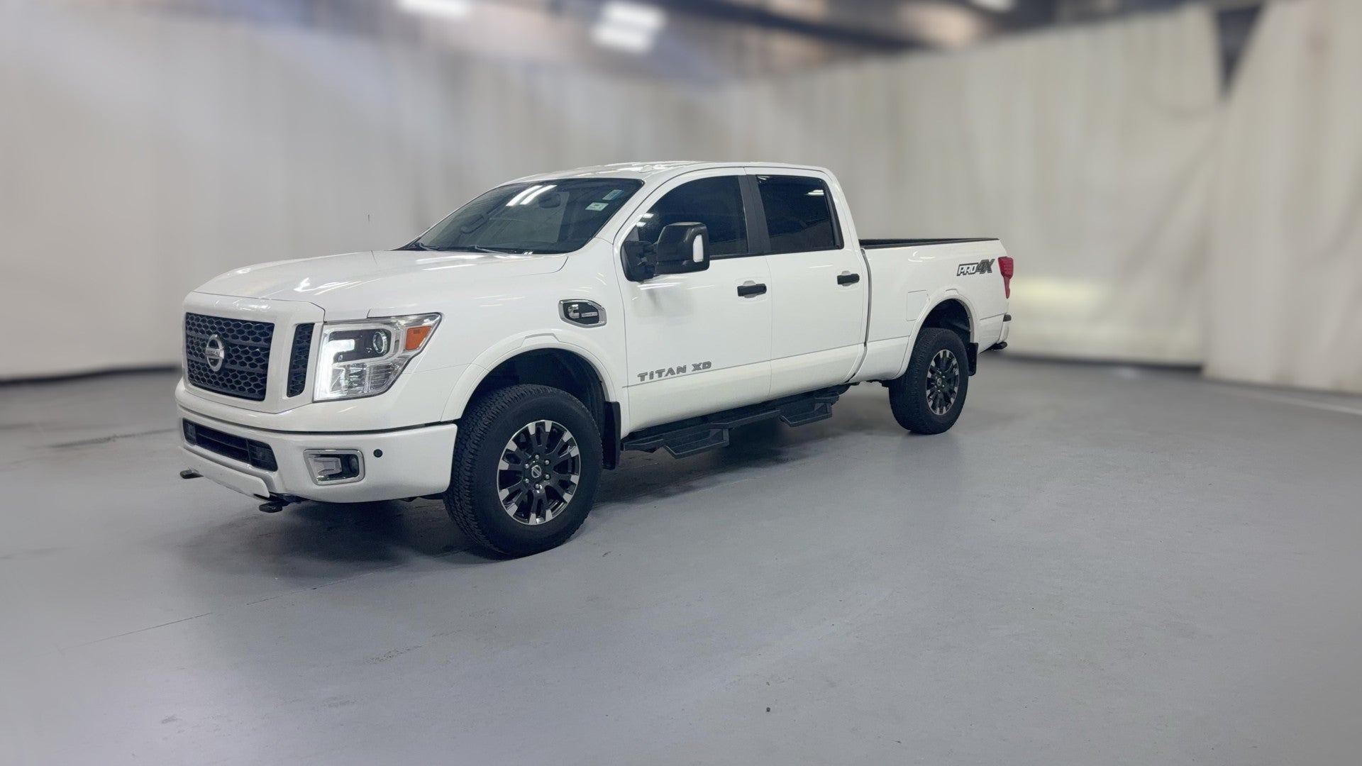 2019 Nissan TITAN XD Crew Cab vehicle photo