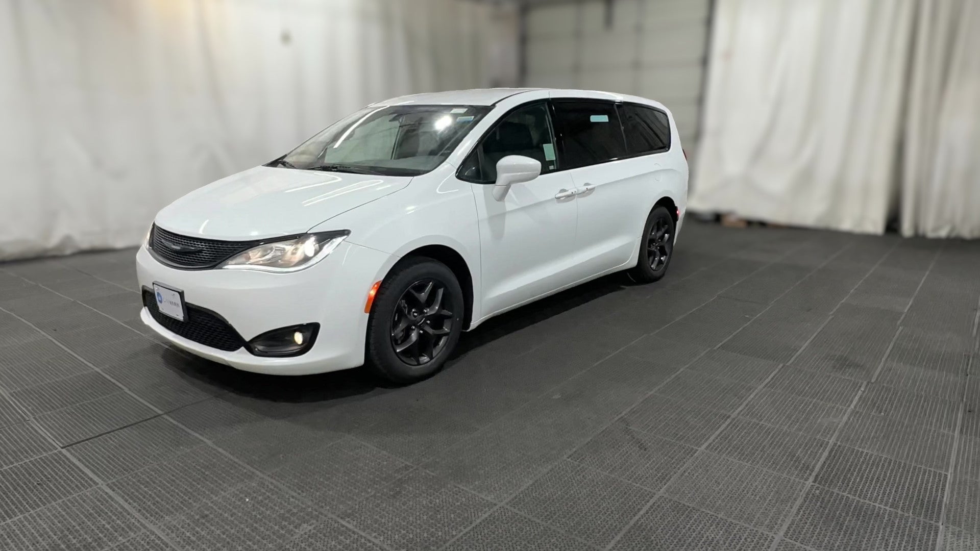 2018 Chrysler Pacifica vehicle photo