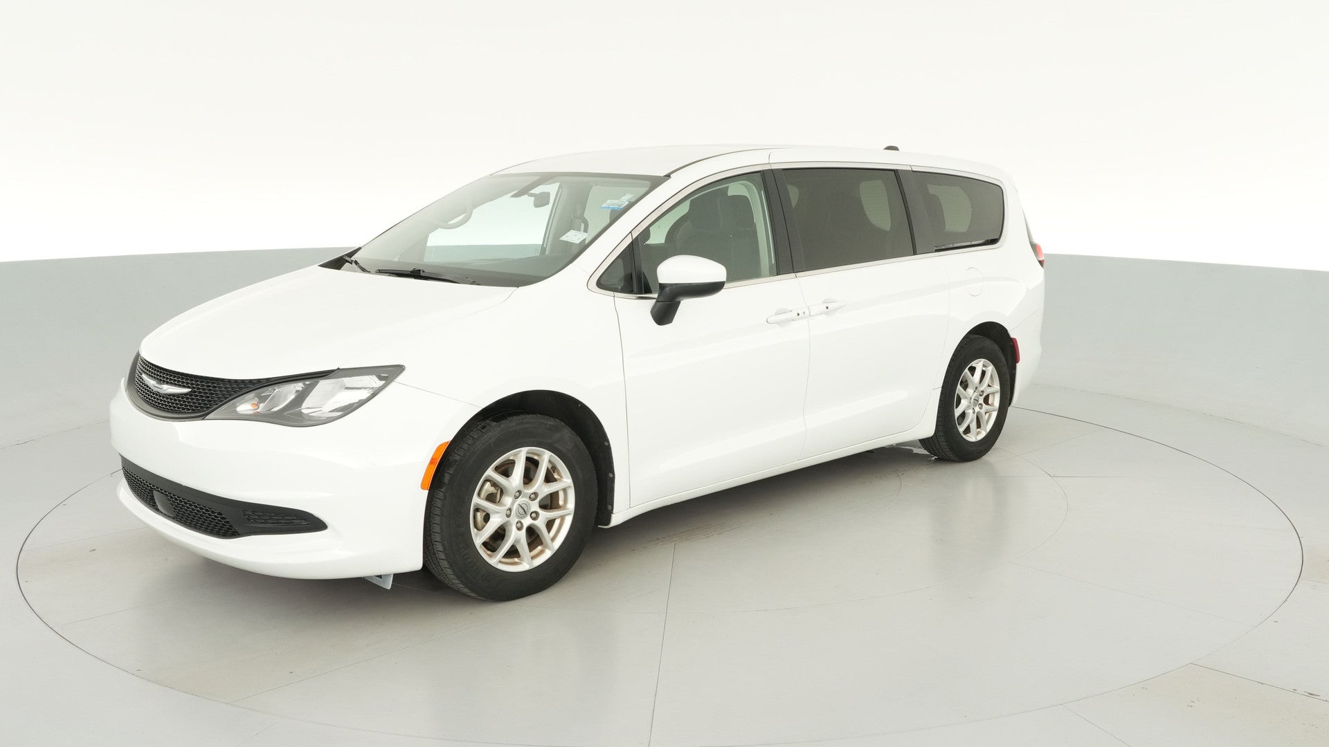 2022 Chrysler Voyager vehicle photo
