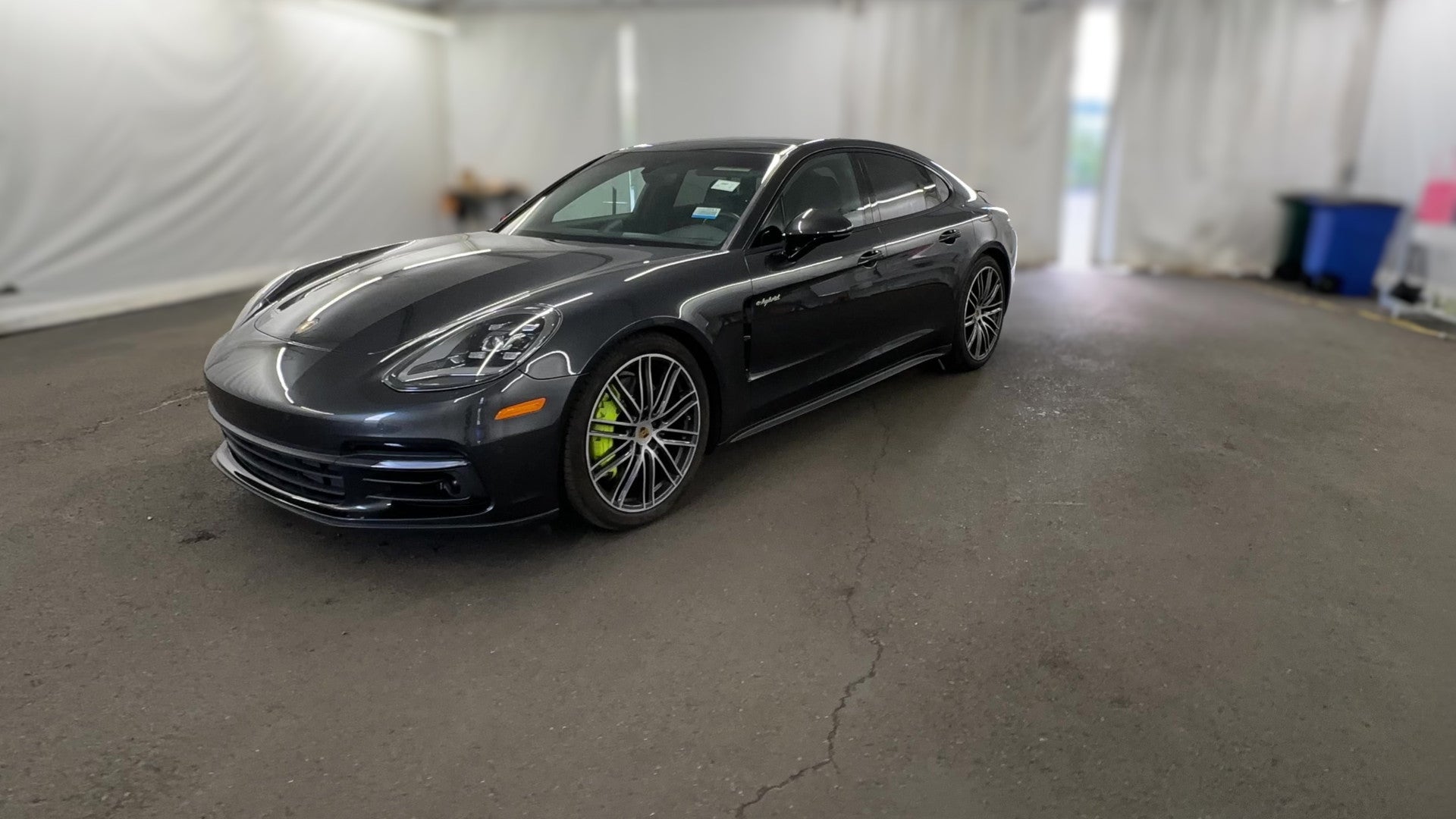 2018 Porsche Panamera vehicle photo
