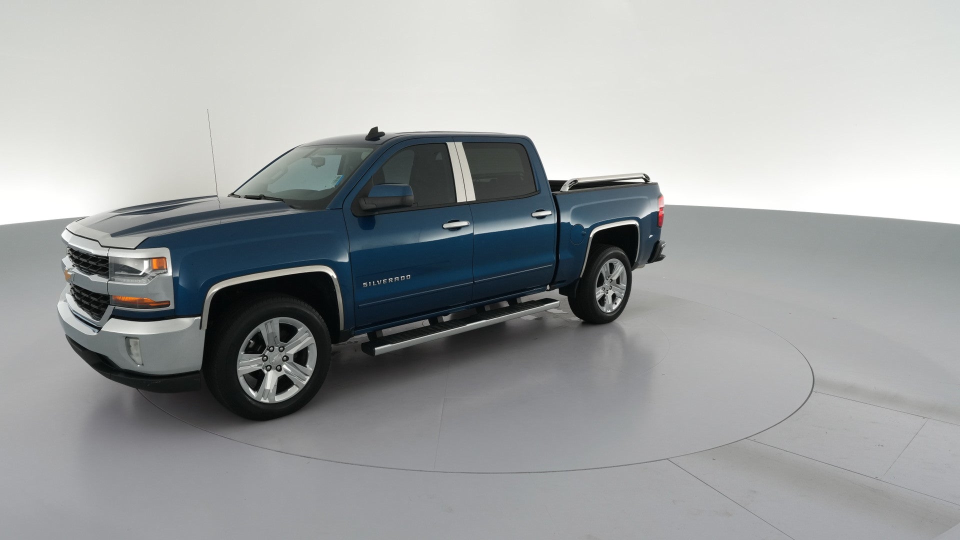2018 Chevrolet Silverado 1500 Crew Cab vehicle photo