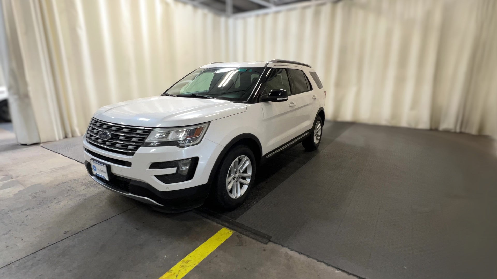 2016 Ford Explorer vehicle photo