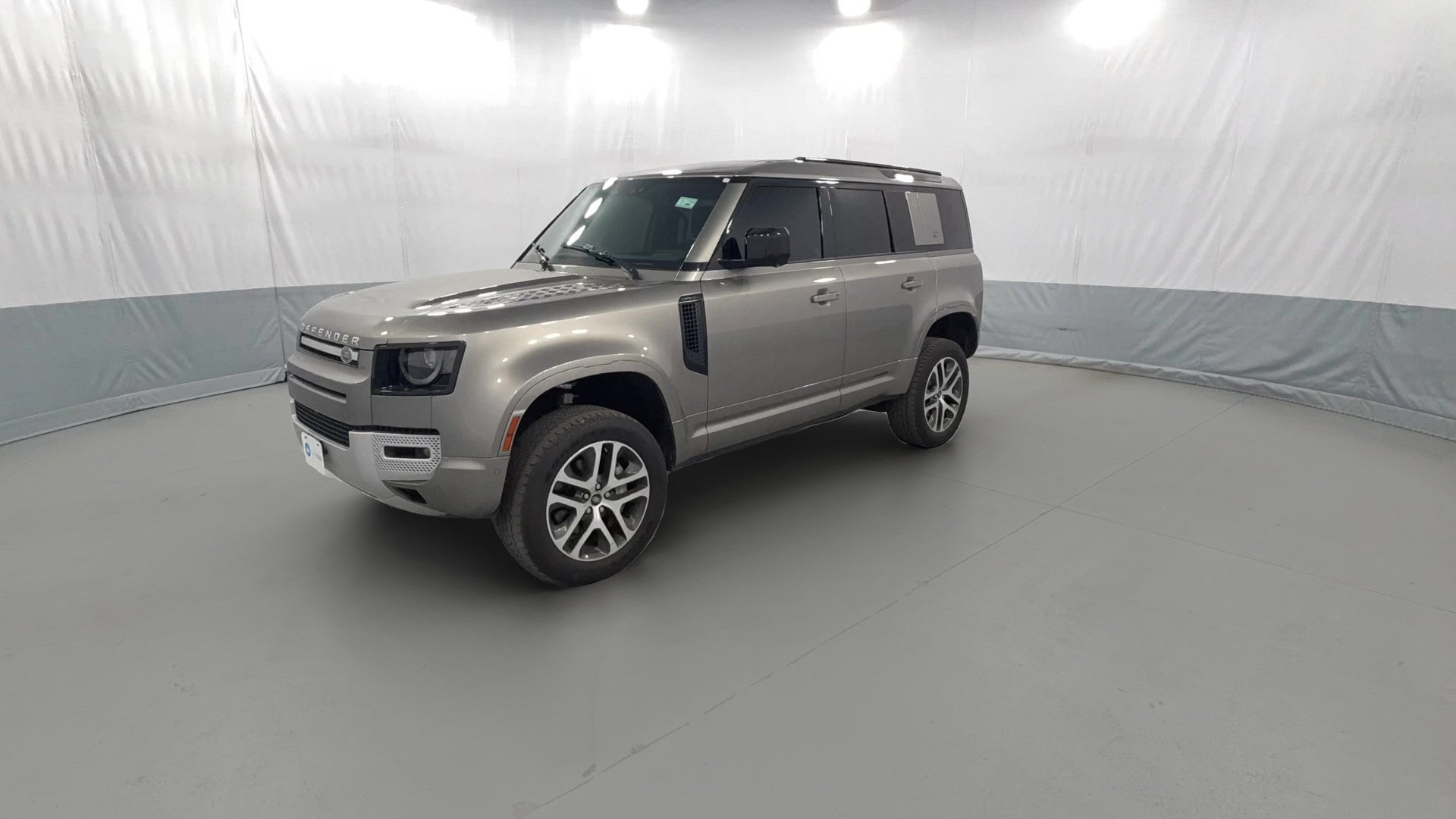 2022 Land Rover Defender 110 vehicle photo