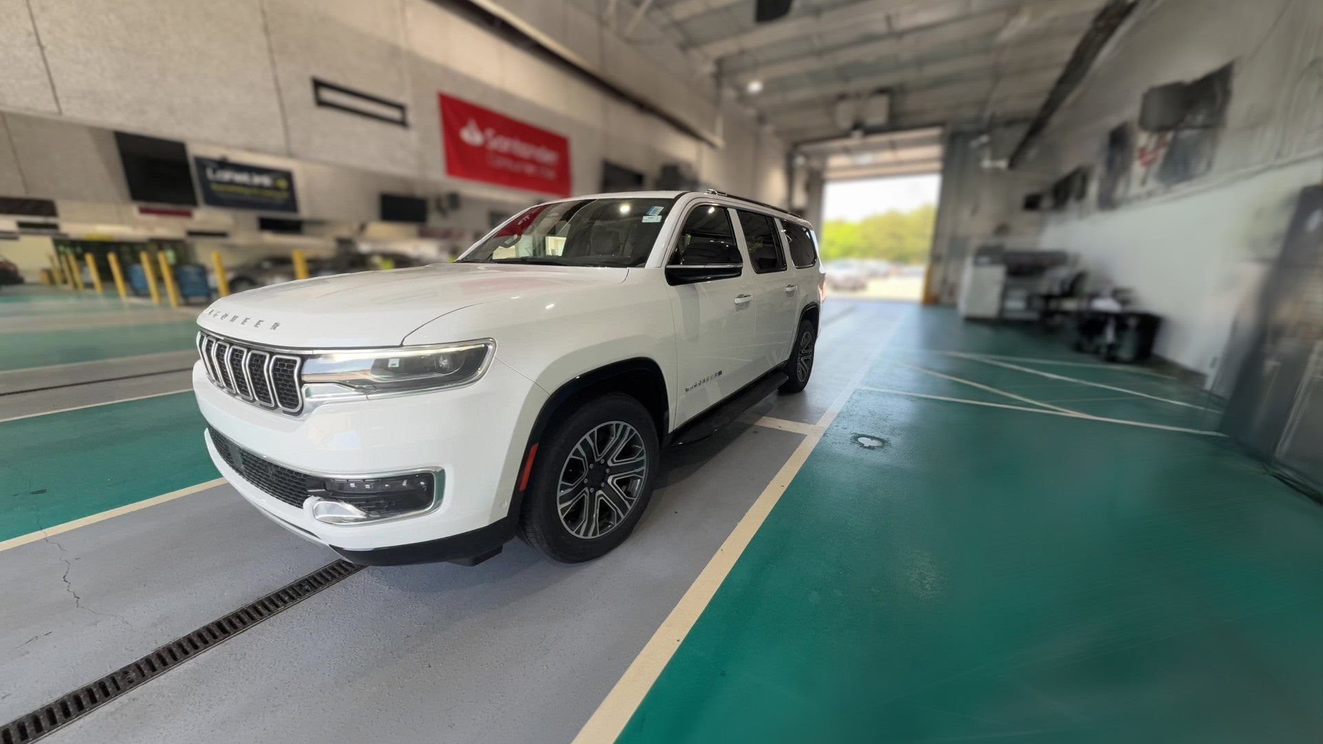 2024 Jeep Wagoneer L vehicle photo