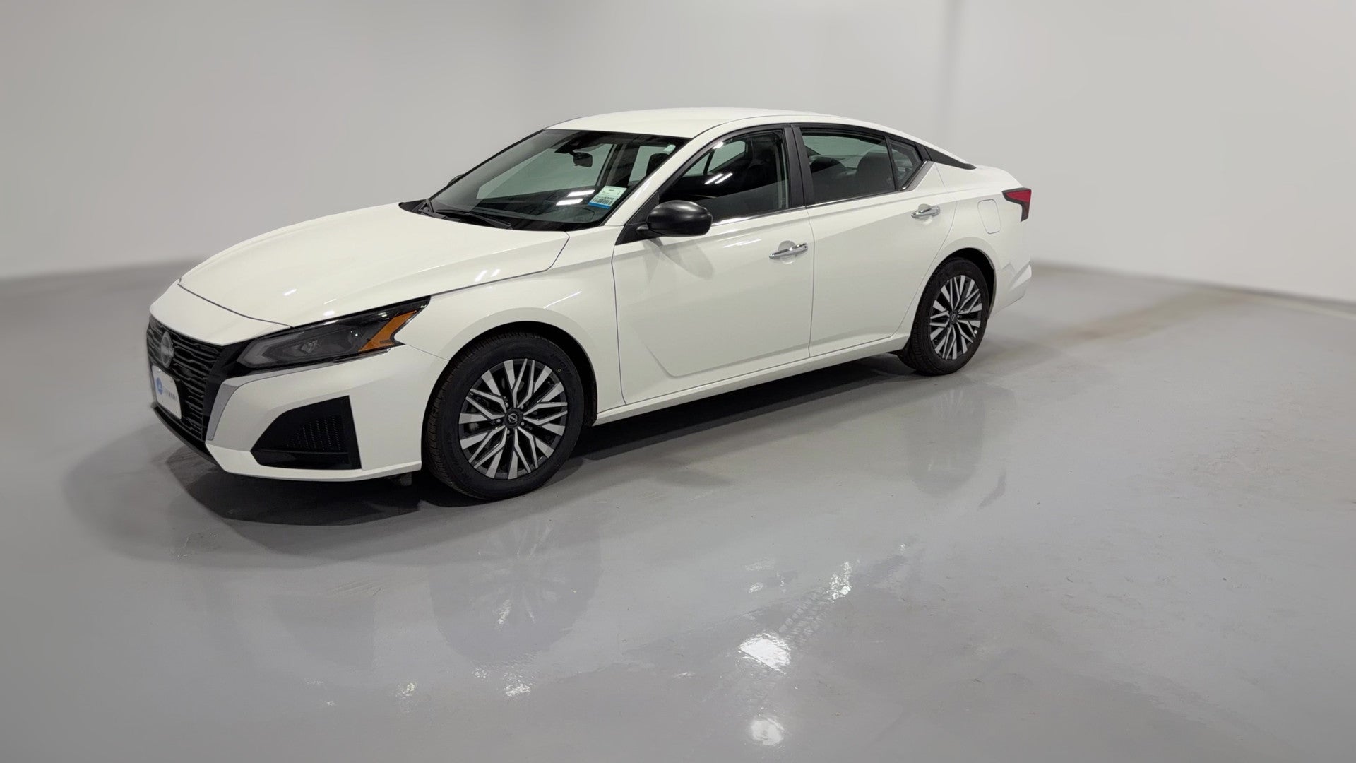 2025 Nissan Altima vehicle photo