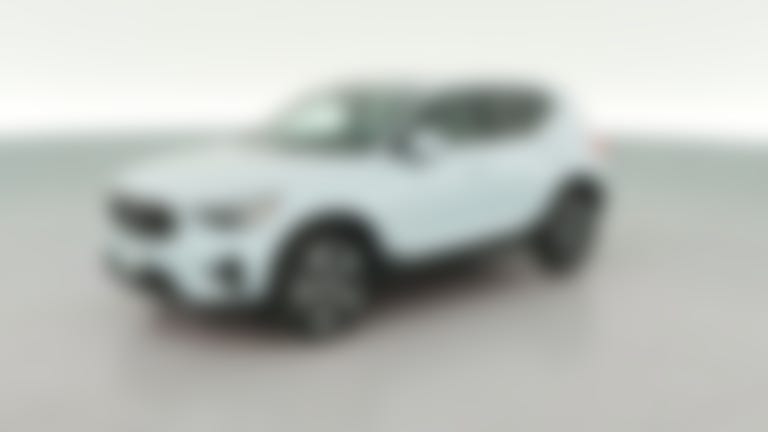 2025 Volvo XC40 vehicle photo