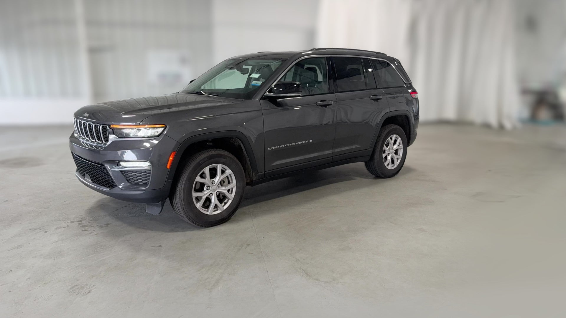 2022 Jeep Grand Cherokee vehicle photo