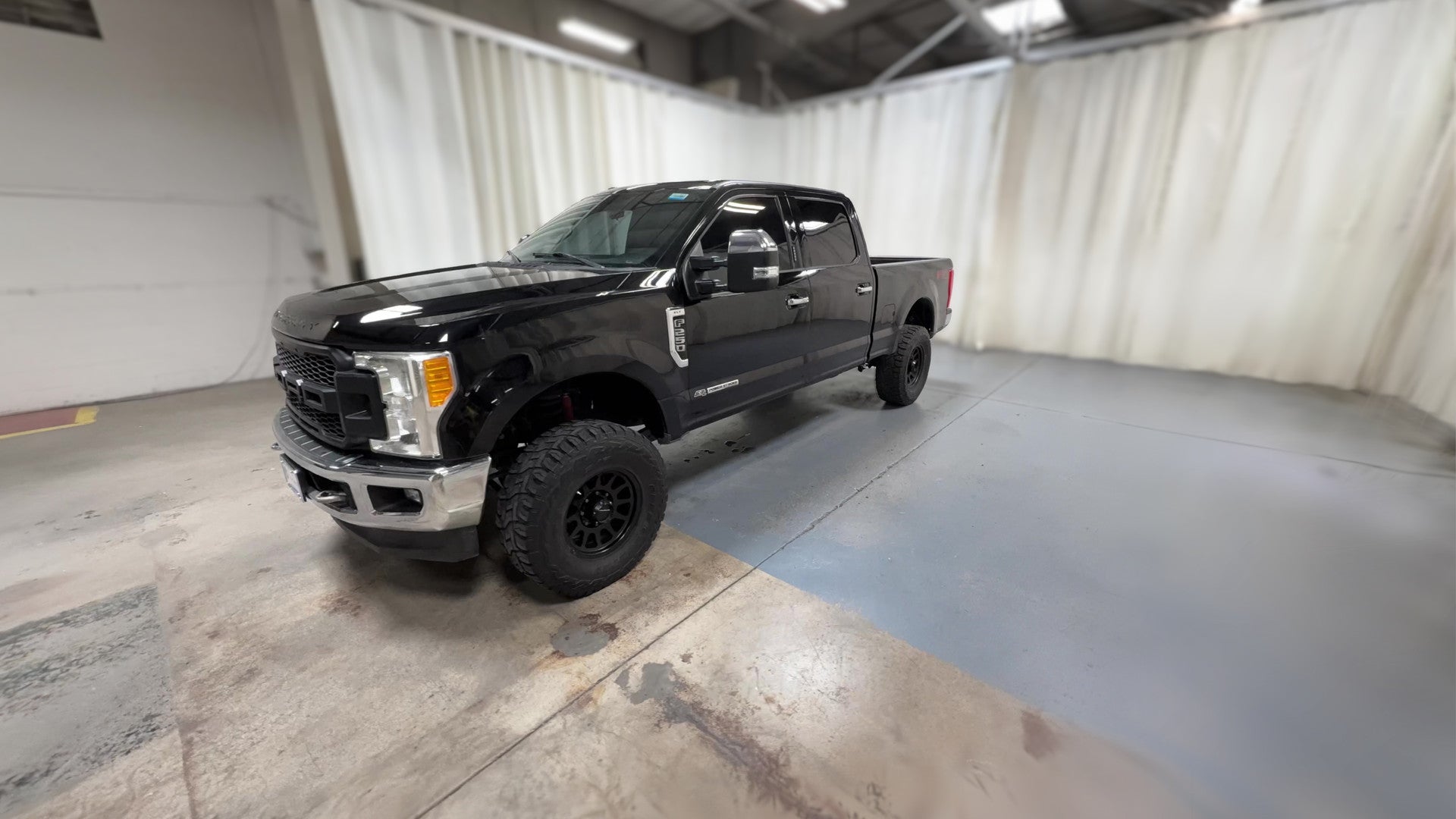 2017 Ford F250 Super Duty Crew Cab vehicle photo