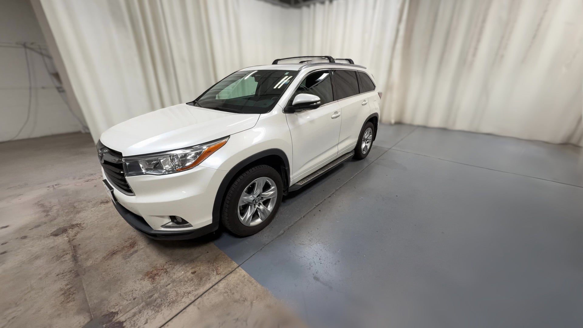 2016 Toyota Highlander vehicle photo