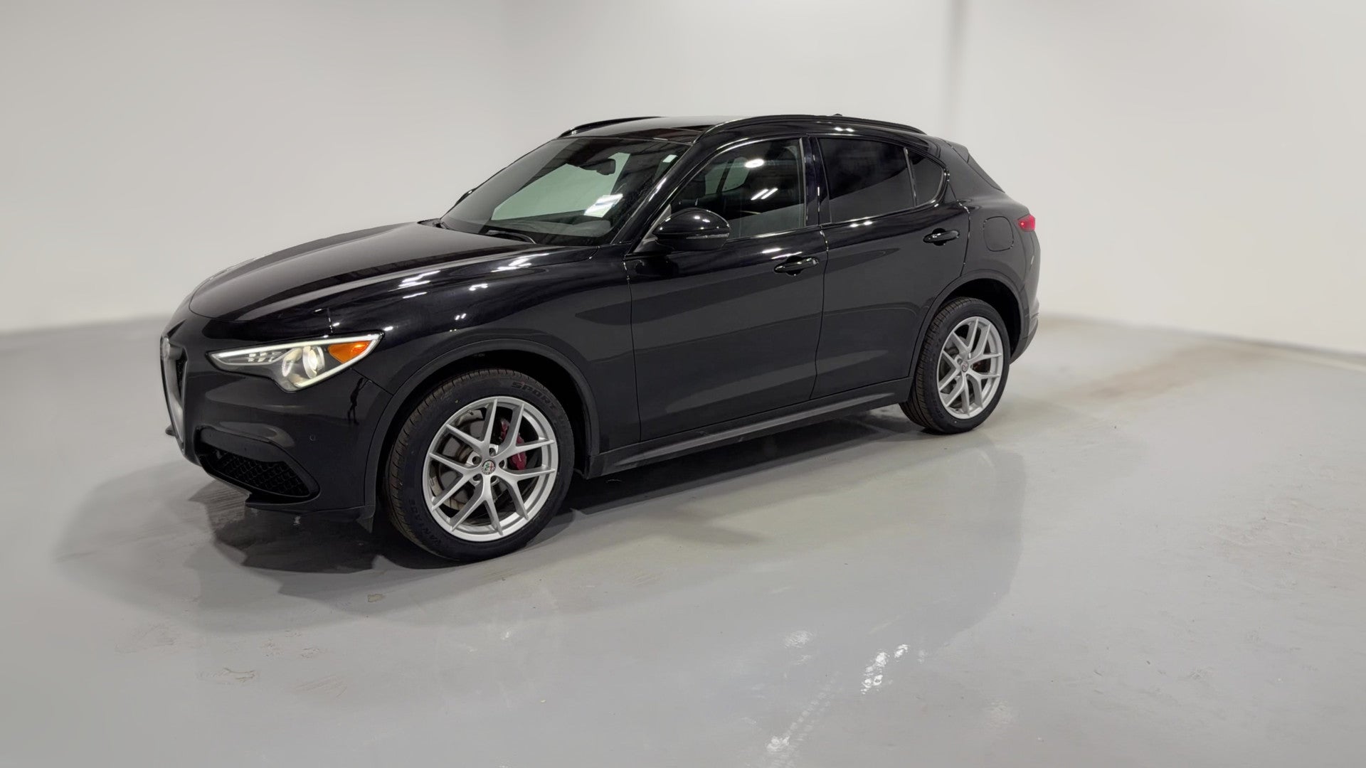 2019 Alfa Romeo Stelvio vehicle photo