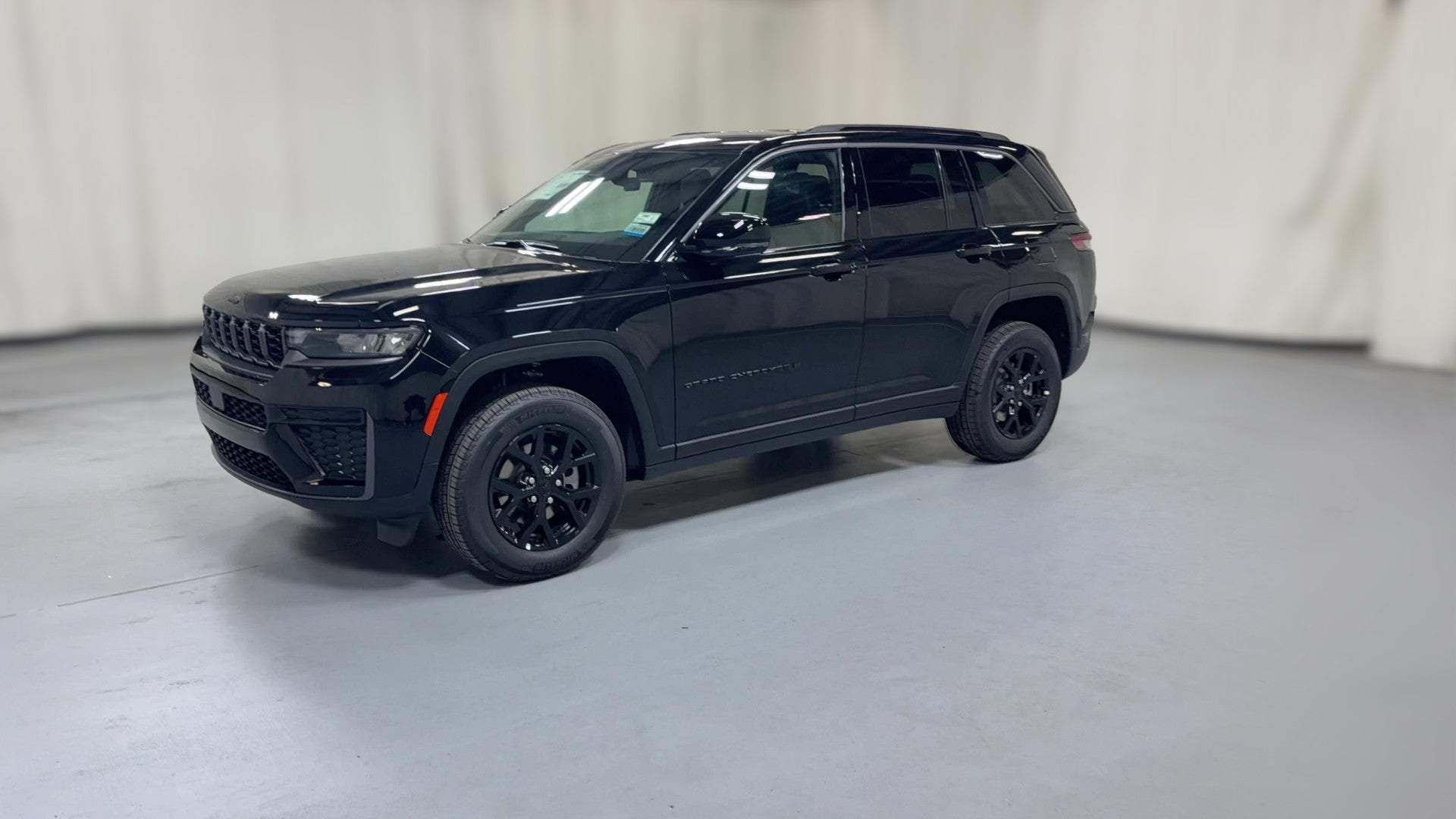 2026 Jeep Grand Cherokee vehicle photo