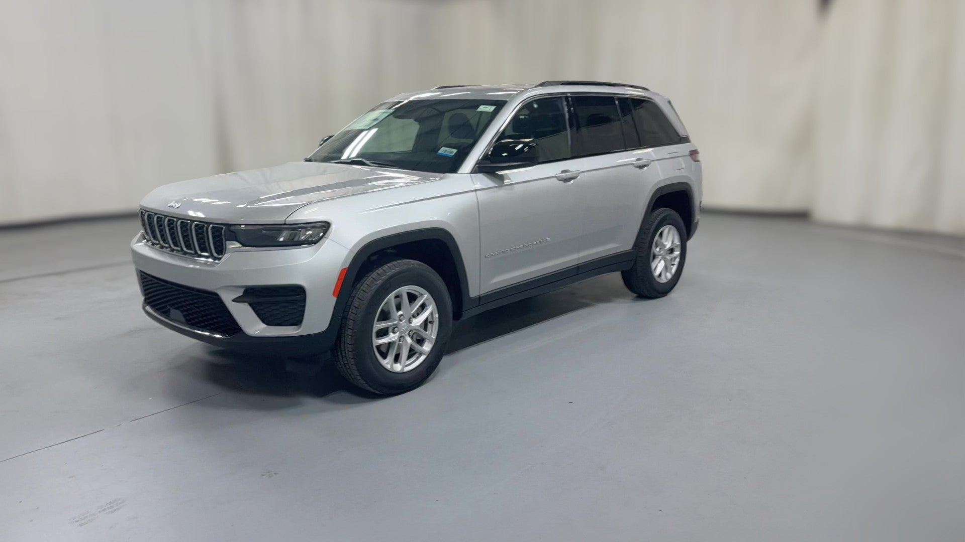 2026 Jeep Grand Cherokee vehicle photo
