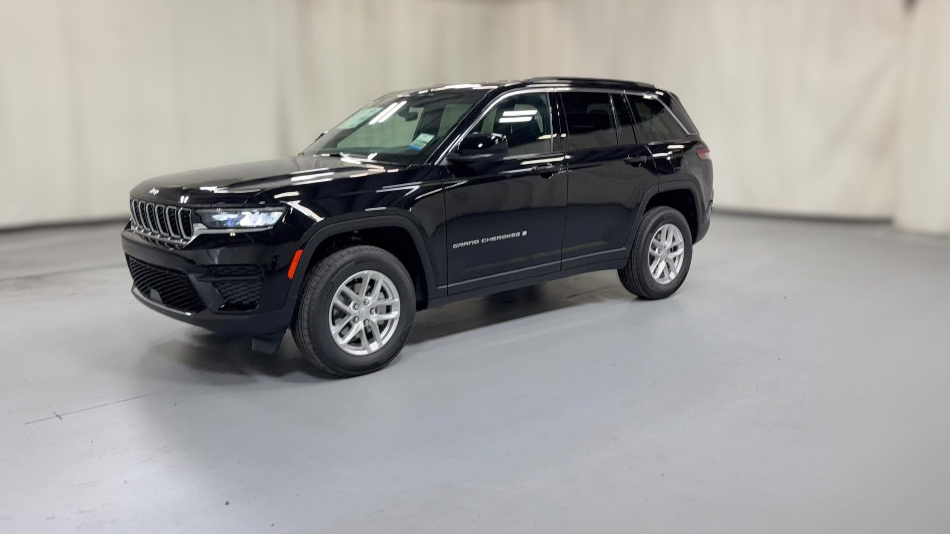 2026 Jeep Grand Cherokee vehicle photo