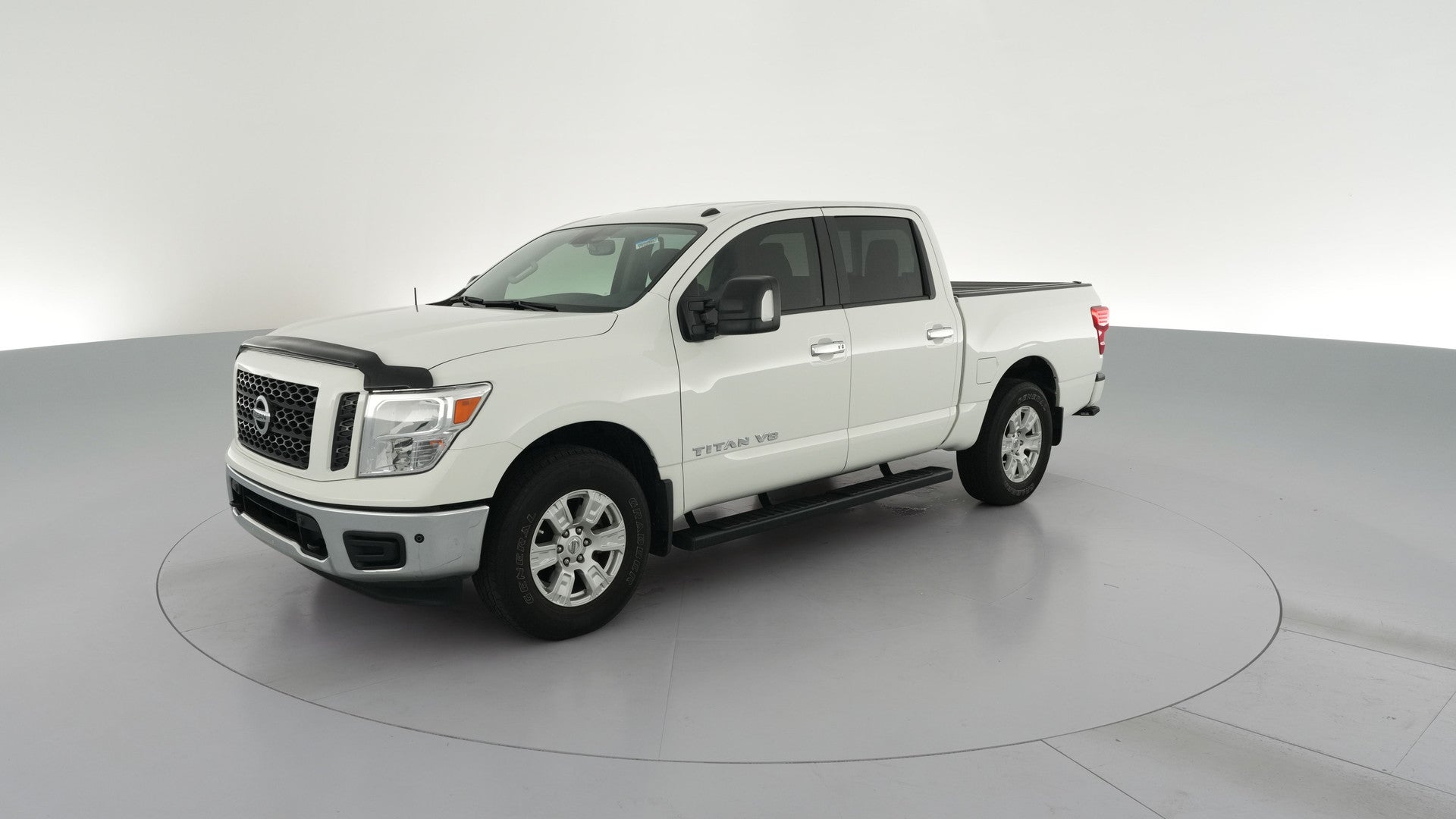 2019 Nissan Titan Crew Cab vehicle photo