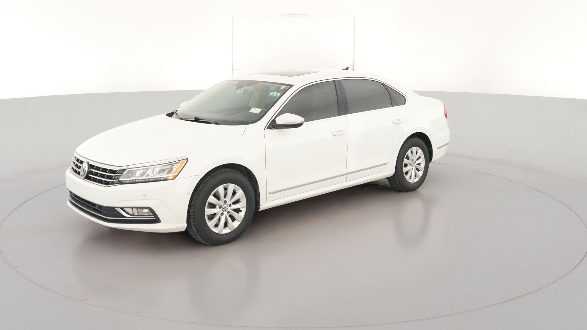 2018 Volkswagen Passat vehicle photo