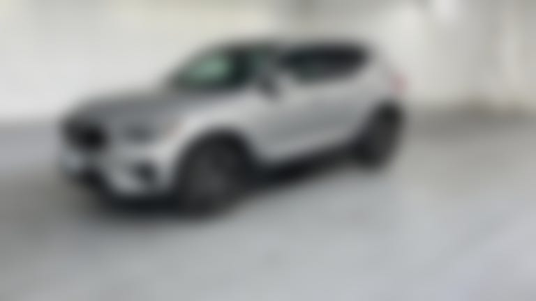 2025 Volvo XC40 vehicle photo