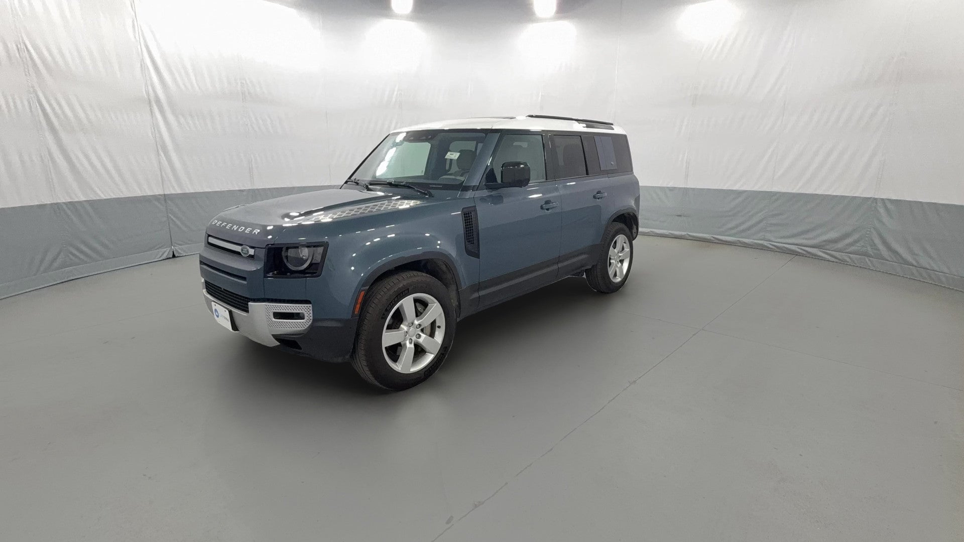 2022 Land Rover Defender 110 vehicle photo
