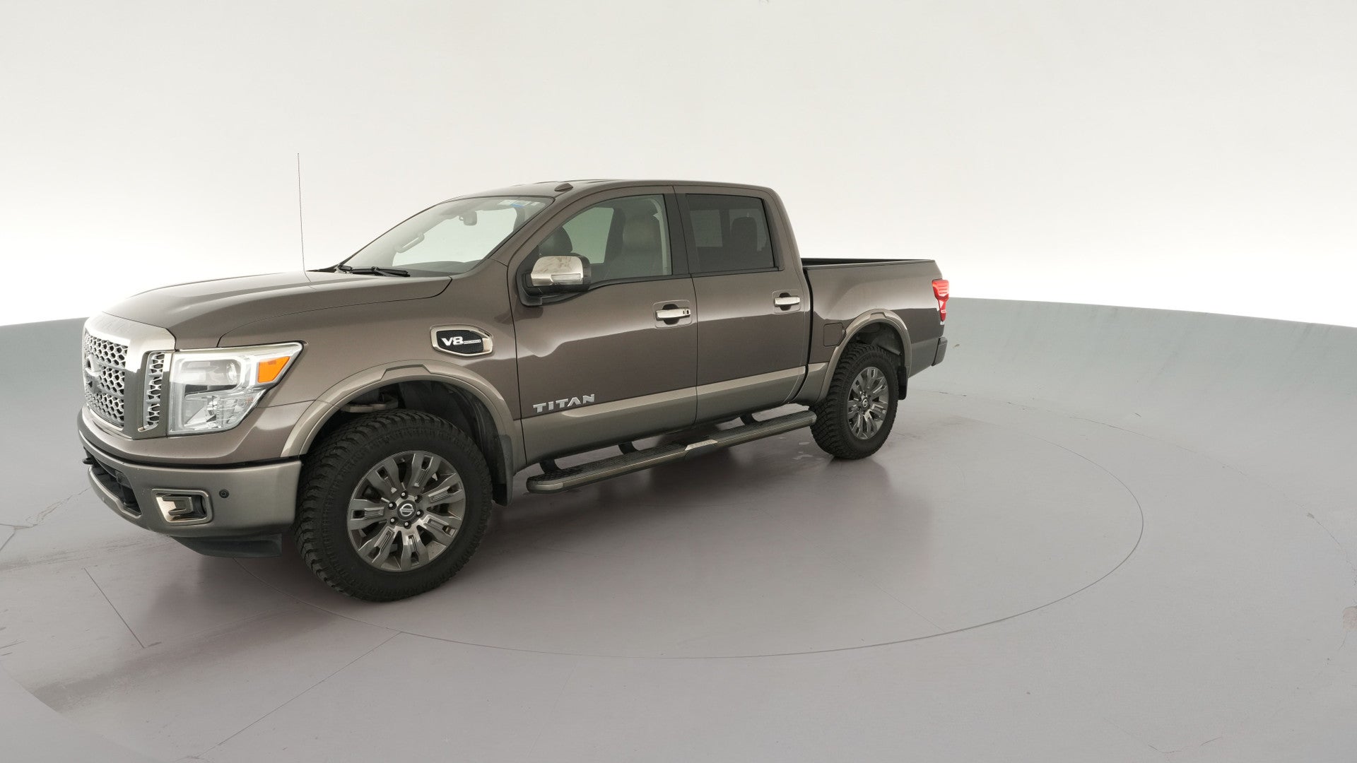 2017 Nissan Titan Crew Cab vehicle photo