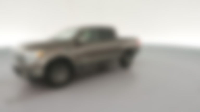 2017 Nissan Titan Crew Cab vehicle photo