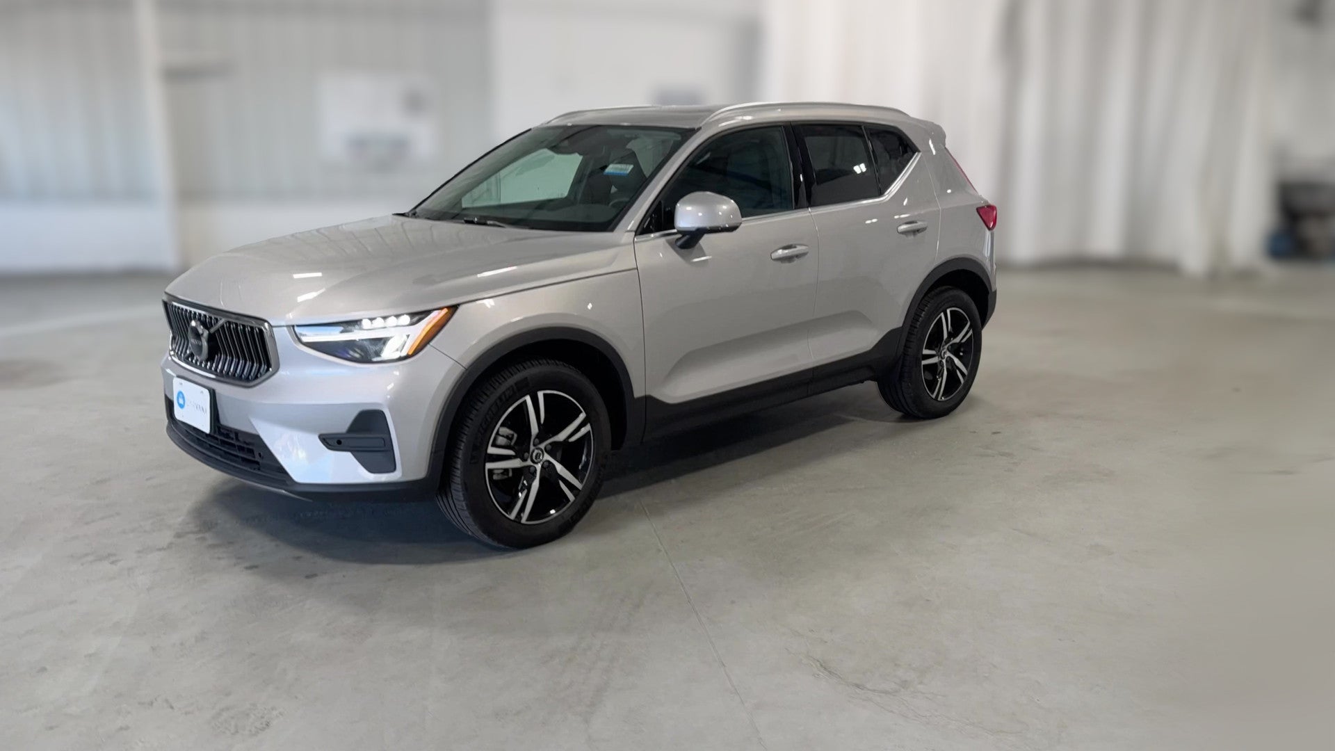 2025 Volvo XC40 vehicle photo