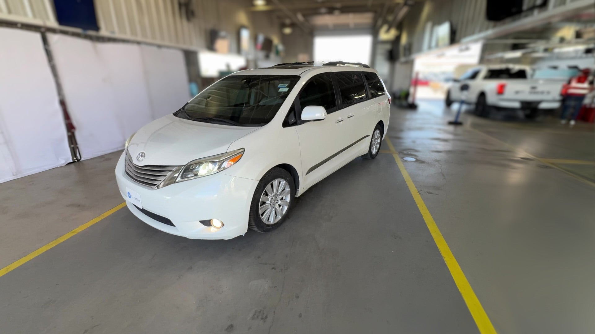 2017 Toyota Sienna vehicle photo